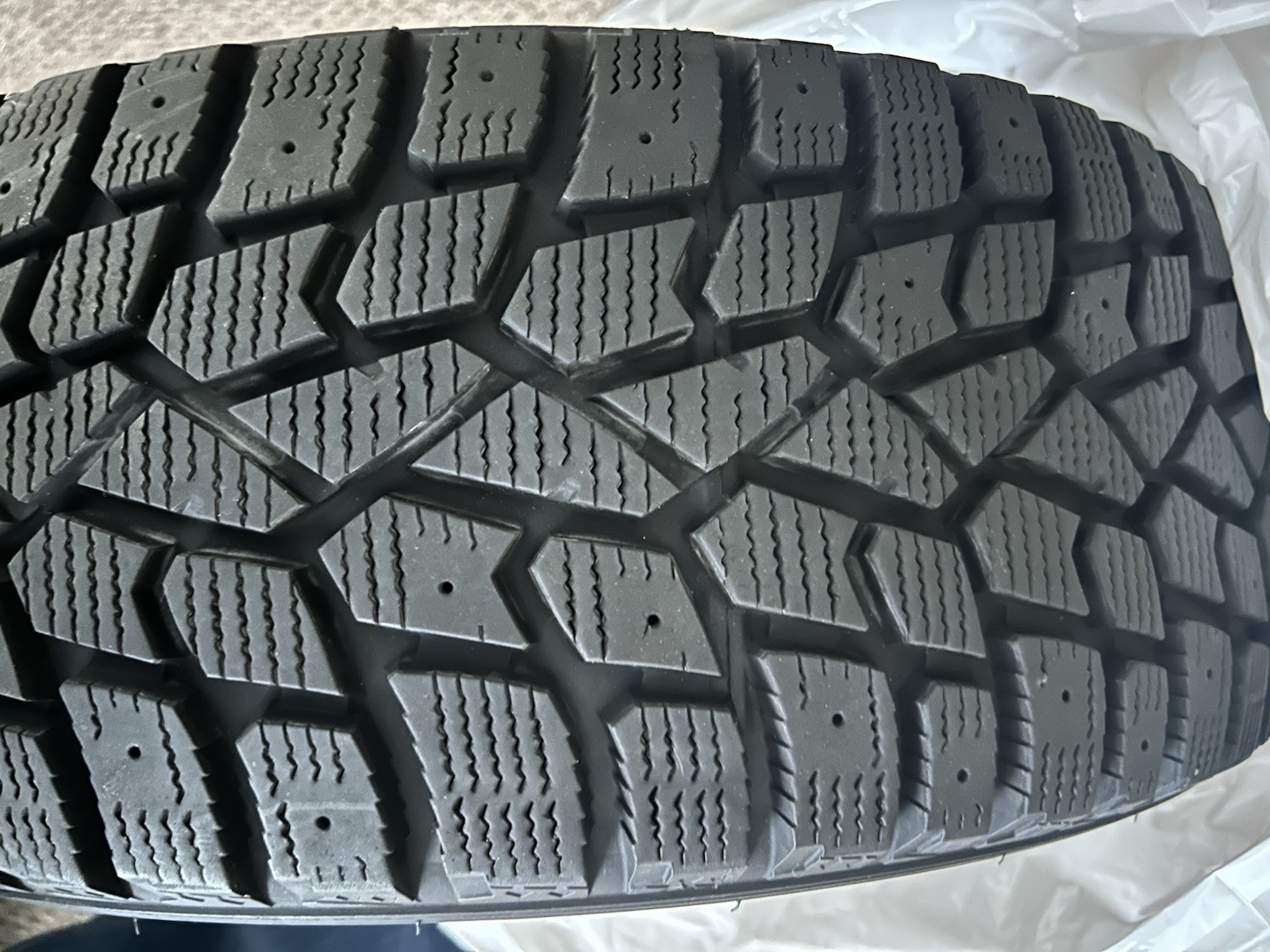 Set Of 4 Sumitomo Ice Edge Tires 215/55R16 97T *Local Pick Up Only*